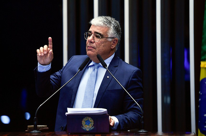 Em discurso, à tribuna,  senador Eduardo Girão (Novo-CE).