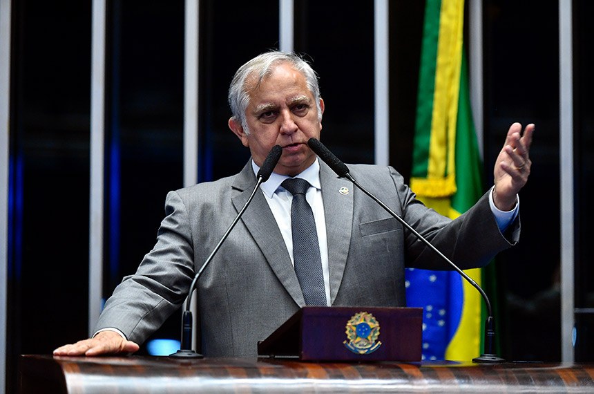 Em discurso, à tribuna, senador Izalci Lucas (PSDB-DF).