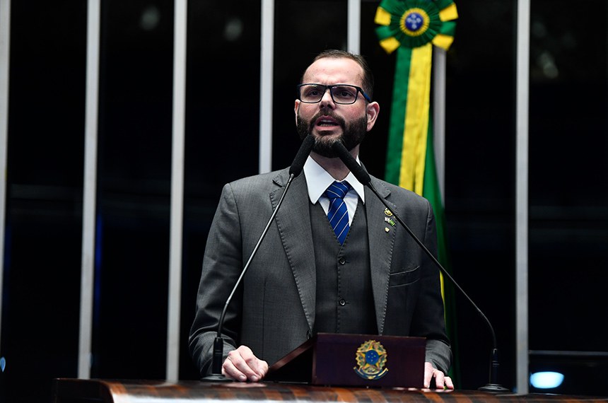 Em discurso, à tribuna, senador Jorge Seif (PL-SC).