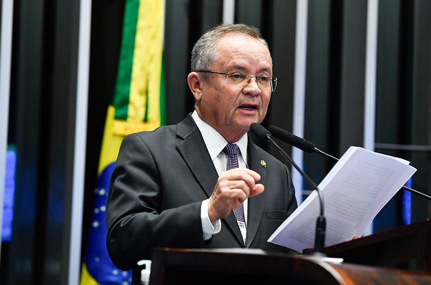 À tribuna, em discurso, senador Zequinha Marinho (Podemos-PA). 