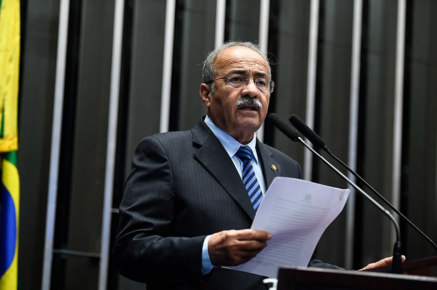 Em discurso, à tribuna, senador Chico Rodrigues (PSB-RR).