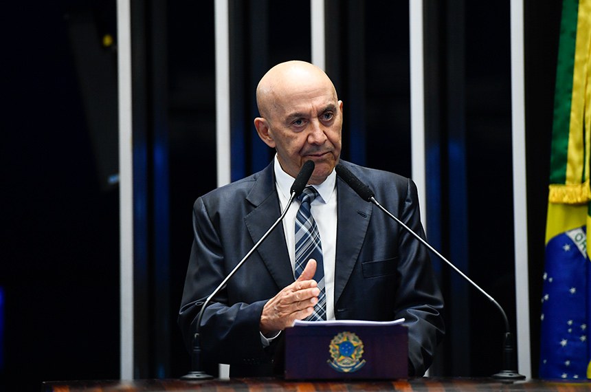 Em discurso, à tribuna, senador Confúcio Moura (MDB-RO).