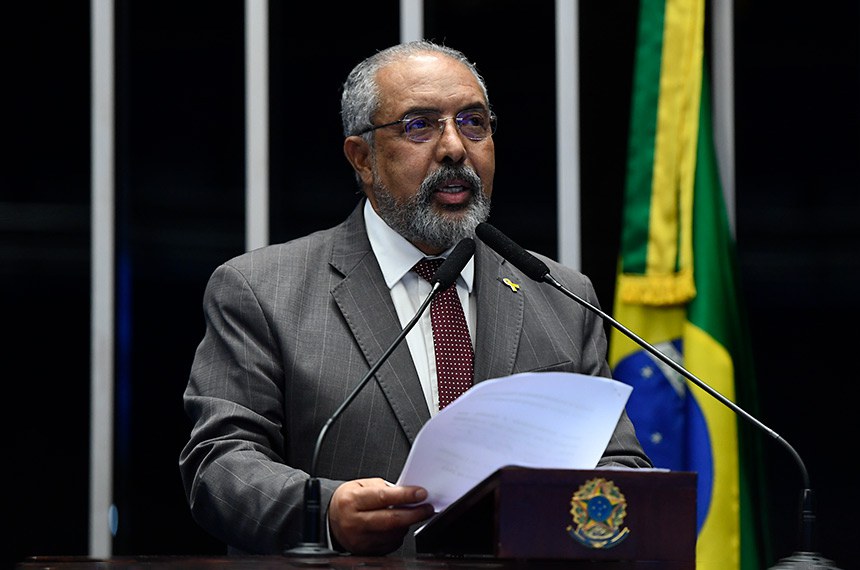 Em discurso, à tribuna, senador Paulo Paim (PT-RS).
