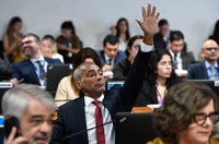 CAE aprova passe livre para pessoa com deficiência em avião e ônibus leito