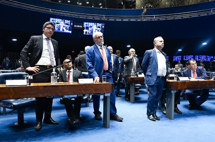 Na pauta, o substitutivo ao projeto que cria um protocolo de prevenção à violência contra a mulher em estabelecimentos públicos como boates, danceterias, casas noturnas e em shows, espetáculos musicais e eventos esportivos. O PL 3/2023 também prevê mecanismos de atendimento das vítimas e institui o selo “Não Nos Calaremos – Mulheres Seguras”.
  
Bancada:
senador Carlos Portinho (PL-RJ); 
senador Romário (PL-RJ); 
senador Jaques Wagner (PT-BA); 
senador Izalci Lucas (PSDB-DF); 
senador Rogerio Marinho (PL-RN); 
senador Eduardo Braga (MDB-AM).