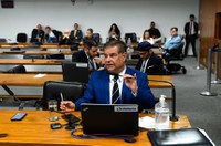 CDH aprova incentivo à inclusão digital de idosos