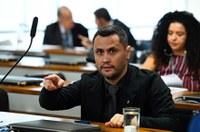 Comissão aprova pena para casos de racismo em eventos esportivos