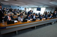 Gestante poderá remarcar teste físico em concurso, aprova CCJ