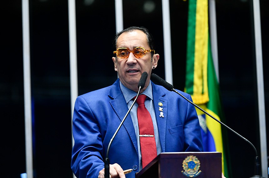 À tribuna, em discurso, senador Jorge Kajuru (PSB-GO). 