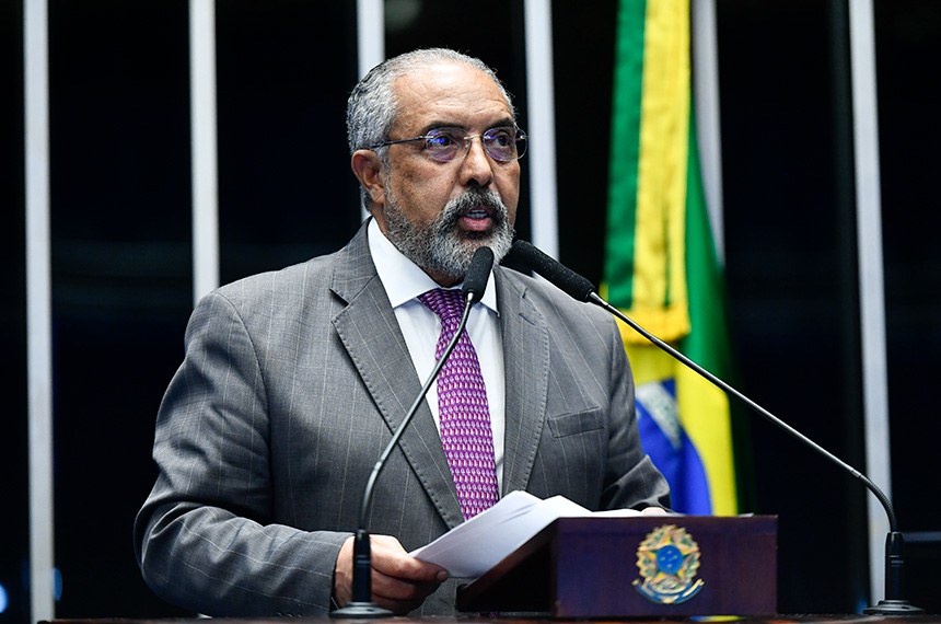 Em discurso, à tribuna, senador Paulo Paim (PT-RS).