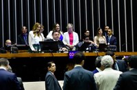 Congresso aprova R$ 15 bilhões para compensar perda de estados e municípios