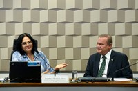 Debatedores sugerem ampliação de campanha contra o abandono de animais