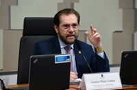 Plínio Valério denuncia abusos em operação contra colonos no Pará