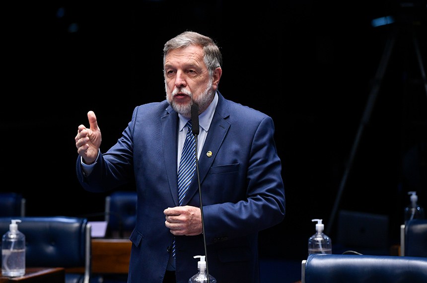 À bancada, em pronunciamento, senador Flávio Arns (PSB-PR).