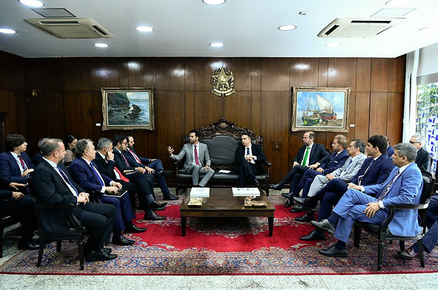 Participam:
presidente da Assembleia Legislativa de Minas Gerias (ALMG), deputado estadual Tadeu Leite (MDB-MG);
presidente do Senado Federal, senador Rodrigo Pacheco (PSD-MG);
ministro de Estado de Minas e Energia (MME), Alexandre Silveira;
comitiva.