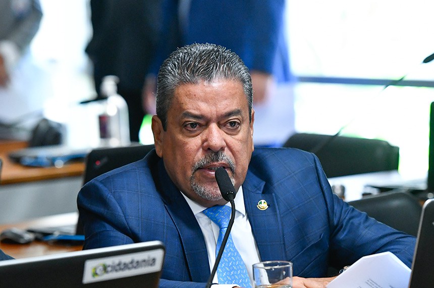 À bancada, em pronunciamento, relator do PL 4.339/2019, senador Dr. Hiran (PP-RR).