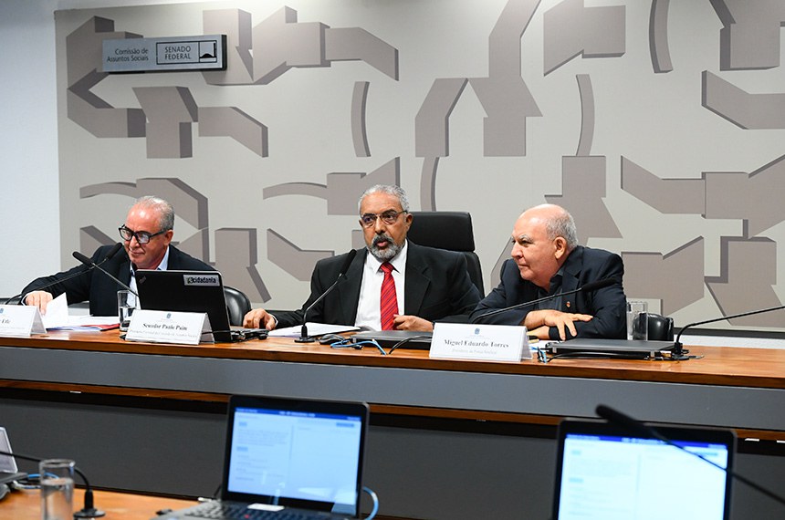 Mesa: 
secretário nacional de Assuntos Jurídicos da Central Única dos Trabalhadores (CUT), Valeir Etle;
presidente da CAS, senador Paulo Paim (PT-RS); 
presidente da Força Sindical, Miguel Eduardo Torres.