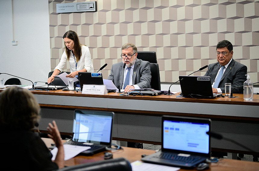 Em pronunciamento, à bancada, relatora do PL 3.358/2023, senadora Teresa Leitão (PT-PE).