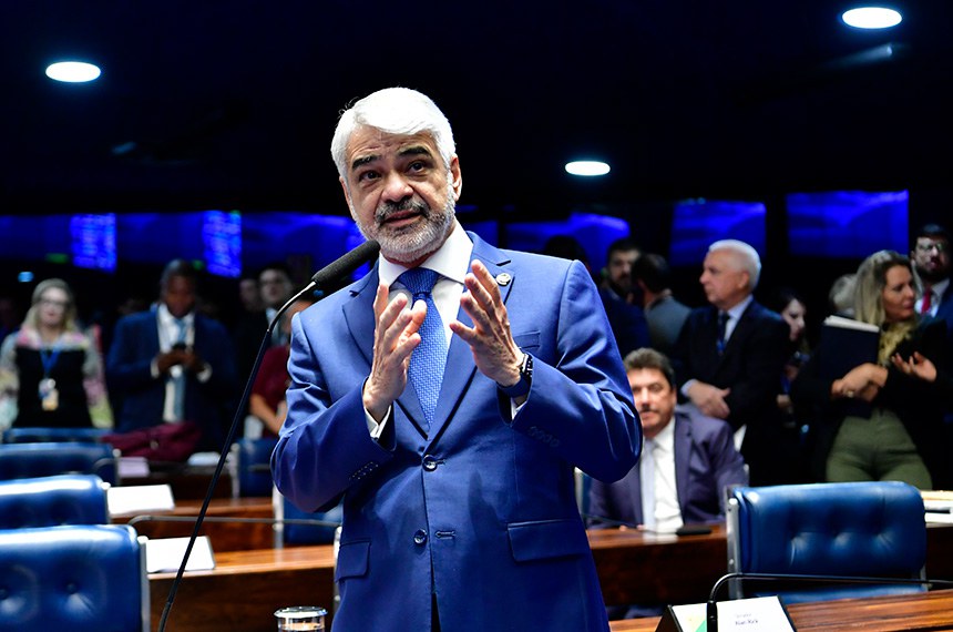 Em pronunciamento, à bancada, senador Humberto Costa (PT-PE).