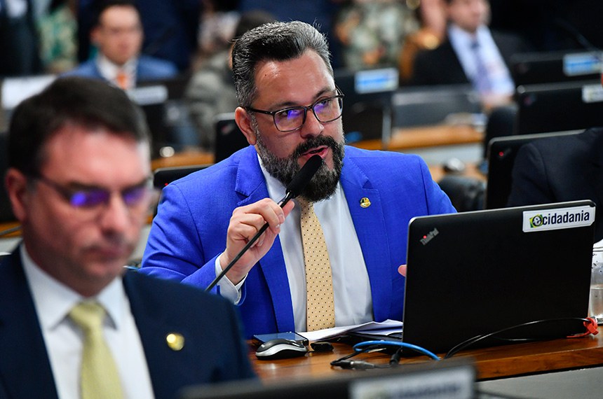 Em pronunciamento, à bancada, relator da PEC 17/2023, senador Alan Rick (União-AC).