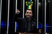 Cleitinho critica Alexandre de Moraes por morte de preso do 8 de janeiro na Papuda