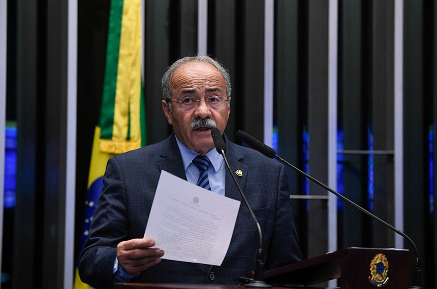 Em discurso, à tribuna, senador Chico Rodrigues (PSB-RR).