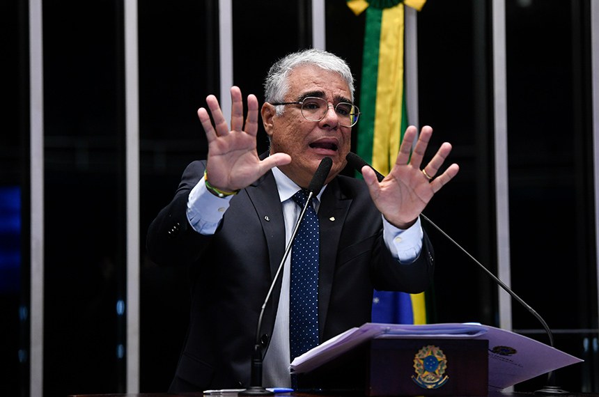 Em discurso, á tribuna, senador Eduardo Girão (Novo-CE).