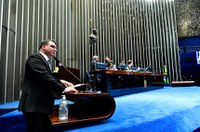 Flávio Bolsonaro lamenta morte de preso do 8 de janeiro na Papuda