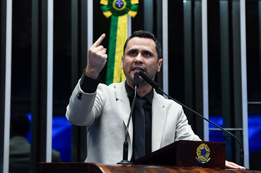 Em dicurso, à tribuna, senador Cleitinho (Republicanos-MG).