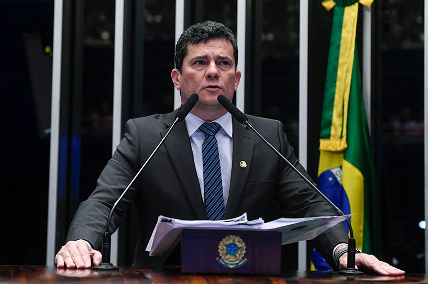 À tribuna, em discurso, senador Sergio Moro (União-PR). 