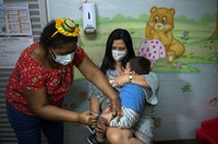 CAS retoma votação de vacinação obrigatória em escolas públicas