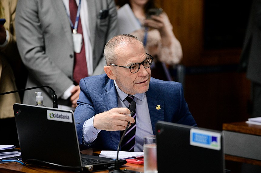 Em pronunciamento, à bancada, relator do PL 1.459/2022, senador Fabiano Contarato (PT-ES).
