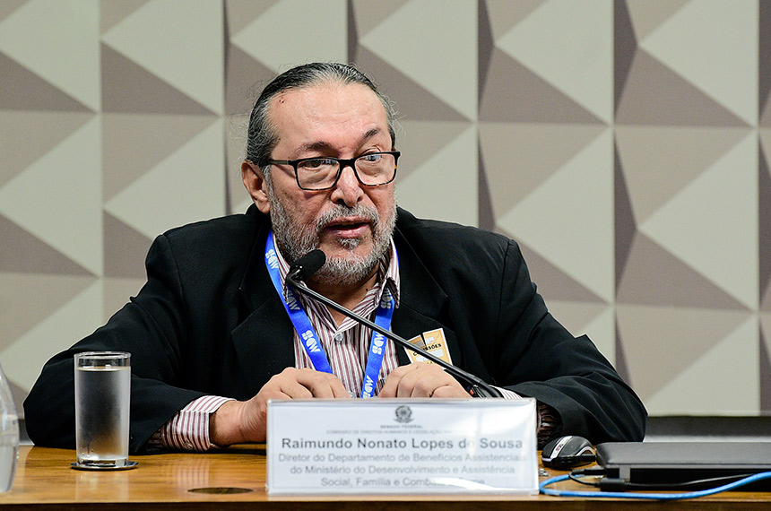 Diretor do Ministério do Desenvolvimento e Assistência Social, Família e Combate à Fome, Raimundo Nonato Lopes de Sousa explicou que o modelo biopsicossocial é uma abordagem multidisciplinar - Foto: Pedro França/Agência Senado