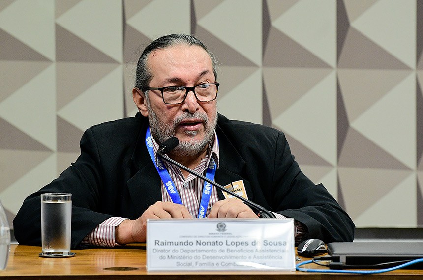 Mesa: 
diretor do Departamento de Benefícios Assistenciais do Ministério do Desenvolvimento e Assistência Social, Família e Combate à Fome, Raimundo Nonato Lopes de Sousa, em pronunciamento.