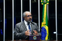 Paim pede atenção e auxílio para moradores em situação de rua