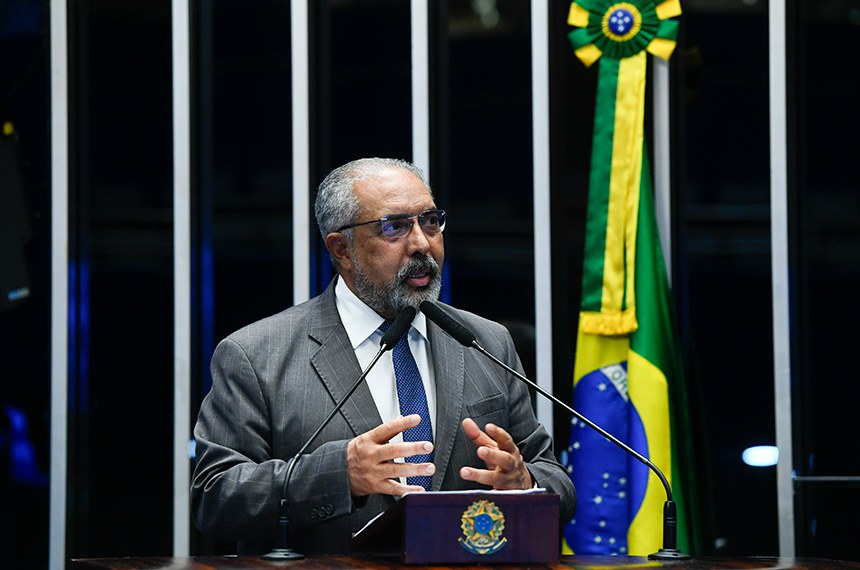 Em discurso, à tribuna, senador Paulo Paim (PT-RS).