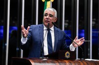 Girão denuncia manobras para liberação de jogos de azar no país