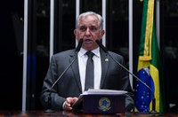 Izalci pede investimentos em educação profissional