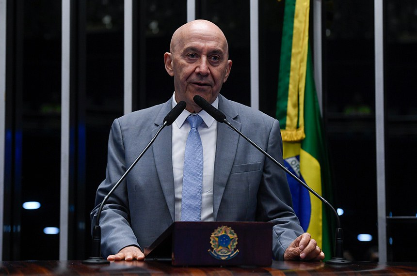 Em discurso, à tribuna, senador Confúcio Moura (MDB-RO).
