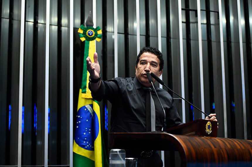 Em discurso, à tribuna, senador Magno Malta (PL-ES).