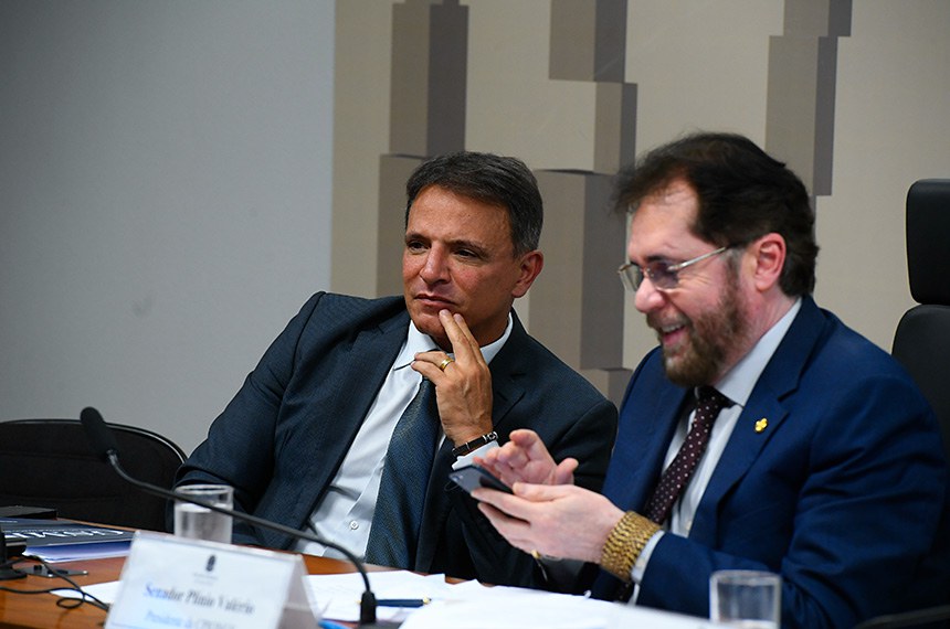 Mesa: 
relator da CPIONGS, senador Marcio Bittar (União-AC); 
presidente da CPIONGS, senador   Plínio Valério (PSDB-AM), conduz audiência.