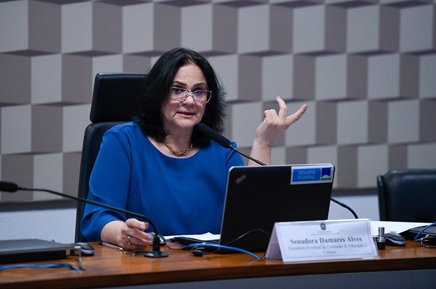 Mesa: 
presidente eventual da CE e requerente desta audiência, senadora Damares Alves (Republicanos-DF).