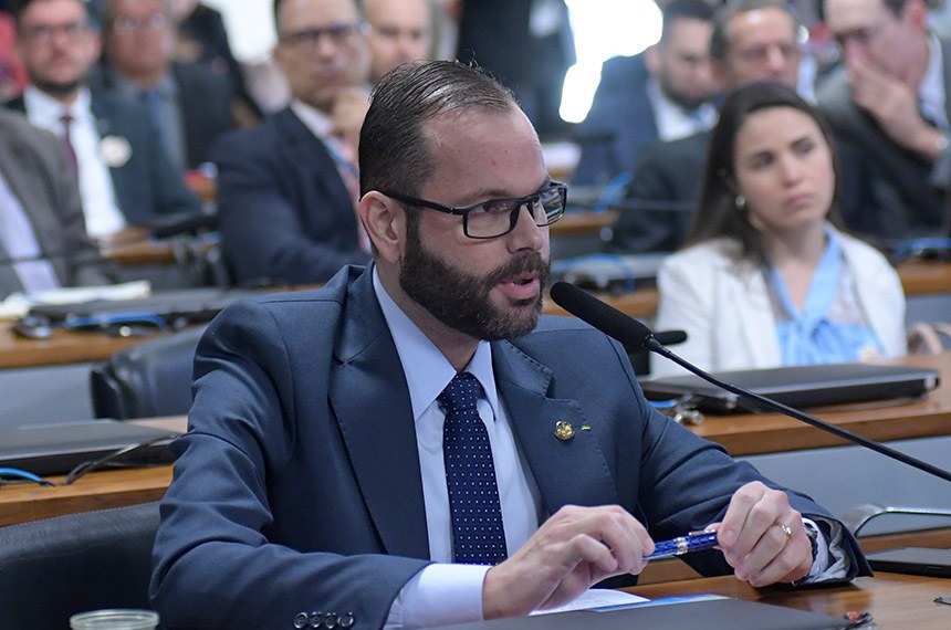 Em pronunciamento, à bancada, senador Jorge Seif (PL-SC).