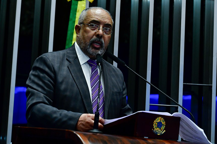 Em discurso, à tribuna, senador Paulo Paim (PT-RS).