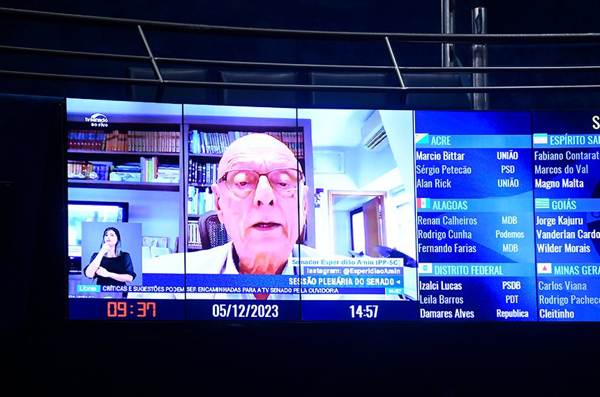 No painel, senador Esperidião Amin (PP-SC) em pronunciamento via videoconferência.