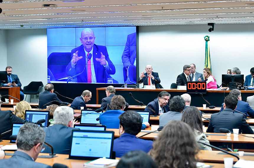 Parlamentares apresentam 279 emendas ao Plano Plurianual 2024-2027