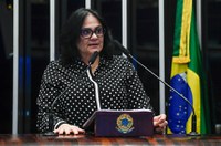 Damares pede aprovação de projeto que agrava pena de crime contra criança