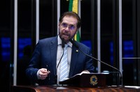 Plínio critica Marina e diz que ministra 'despreza' condições de vida na Amazônia