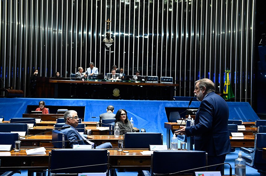 Mesa: 
senador Omar Aziz (PSD-AM); 
senador Dr. Hiran (PP-RR); 
presidente do Senado Federal, senador Rodrigo Pacheco (PSD-MG); 
secretário-geral da Mesa do Senado Federal, Gustavo A. Sabóia Vieira.
