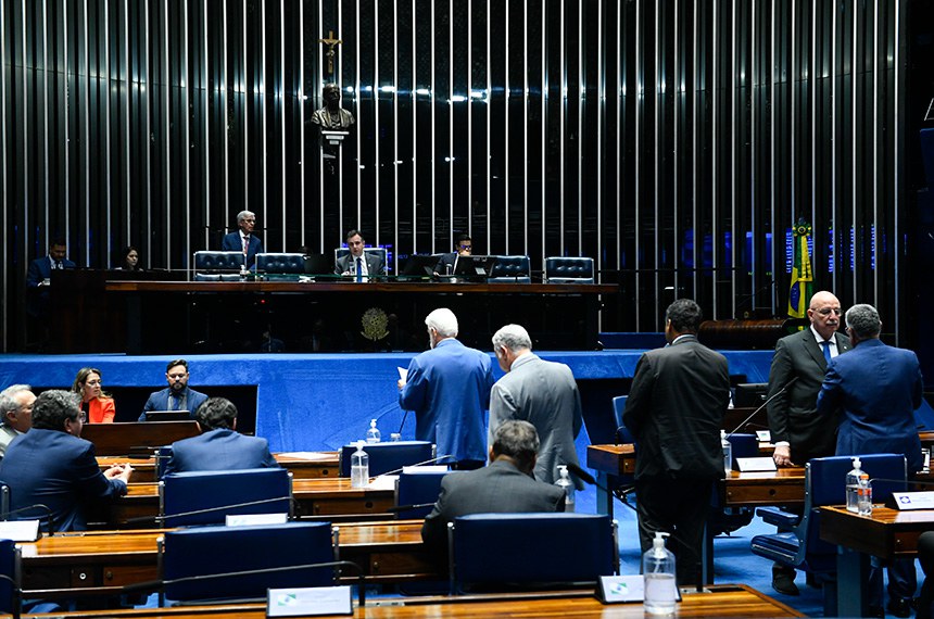 Em pronunciamento, à bancada, líder do governo no Senado Federal, senador Jaques Wagner (PT-BA).